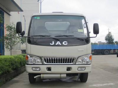 東風綠化噴灑車廠家與專用汽車零配件生產 高效環保的完美結合